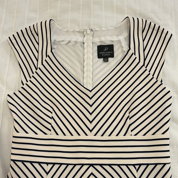 Adrianna Papell cap sleeve striped midi dress, size women’s Petite Medium - Picture 7 of 13
